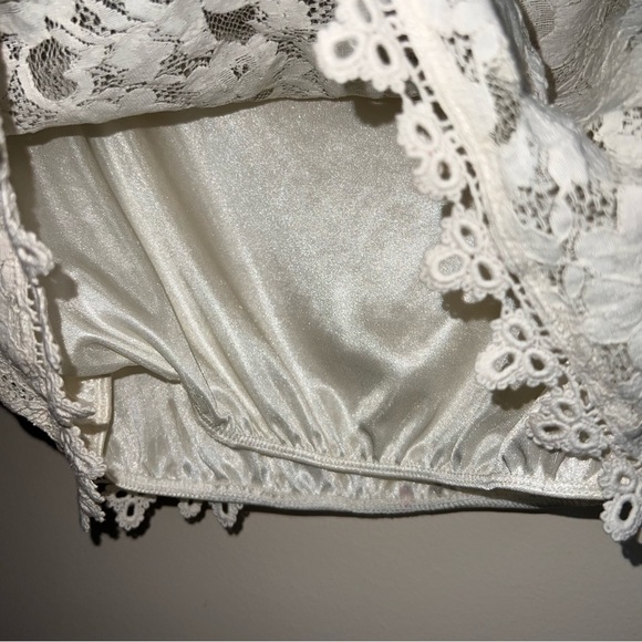 Love Tree Cropped Lace Cream Spaghetti Strap Lined Shirt Size Small - Picture 9 of 11